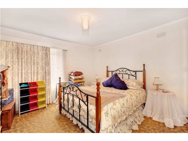 15 Eymard St, Deer Park VIC 3023