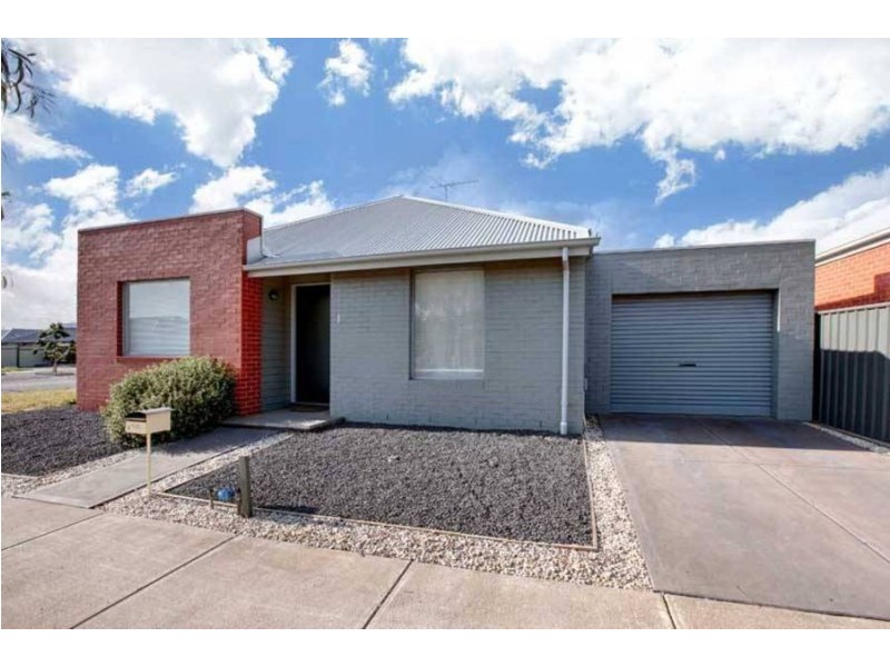 1 Buvelot Crescent, Caroline Springs VIC 3023