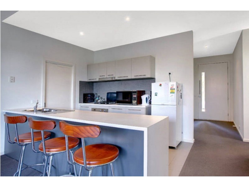 1 Buvelot Crescent, Caroline Springs VIC 3023