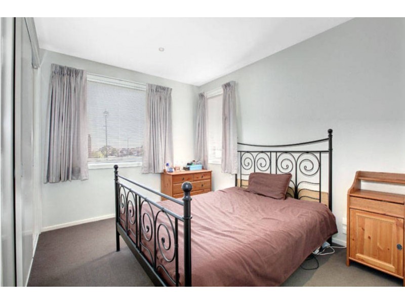 1 Buvelot Crescent, Caroline Springs VIC 3023