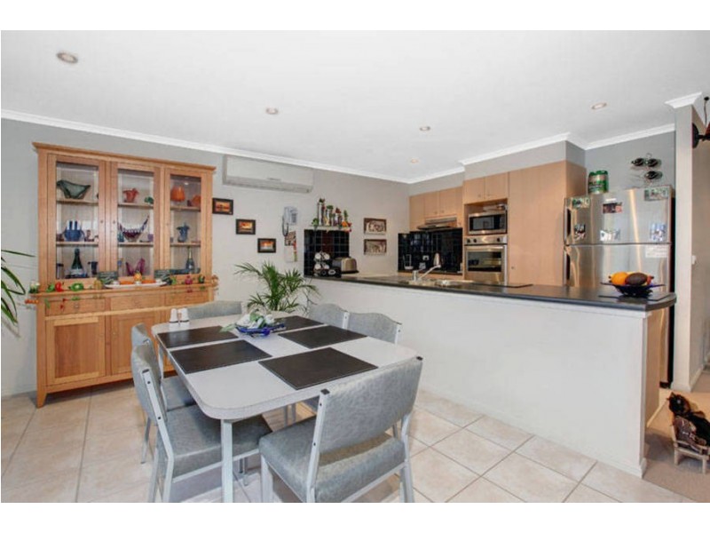 12 Hessing Green, Caroline Springs VIC 3023