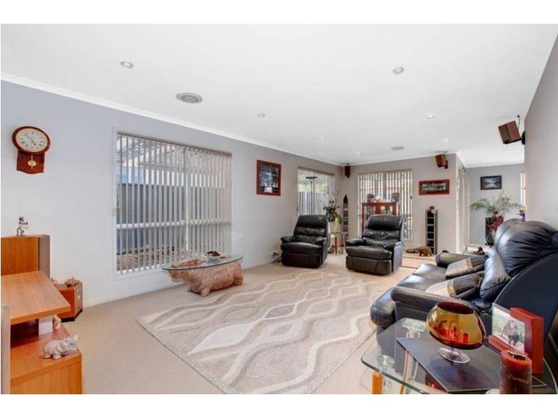 12 Hessing Green, Caroline Springs VIC 3023