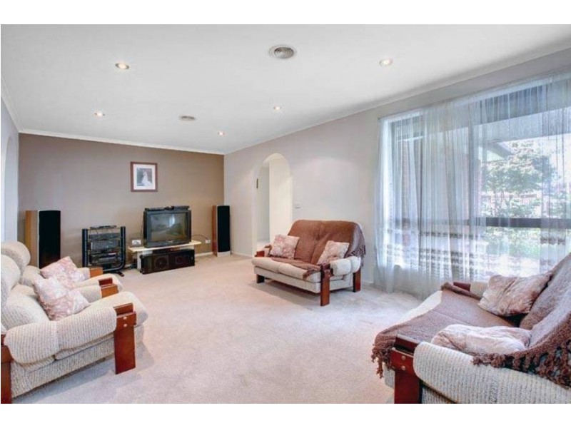 14 Warrington Cres, Deer Park VIC 3023