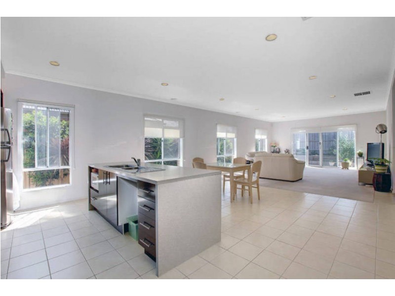 25 Cranwell Square, Caroline Springs VIC 3023