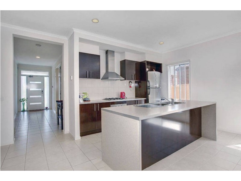 25 Cranwell Square, Caroline Springs VIC 3023