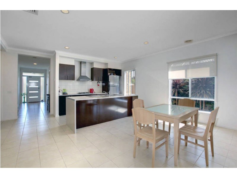 25 Cranwell Square, Caroline Springs VIC 3023