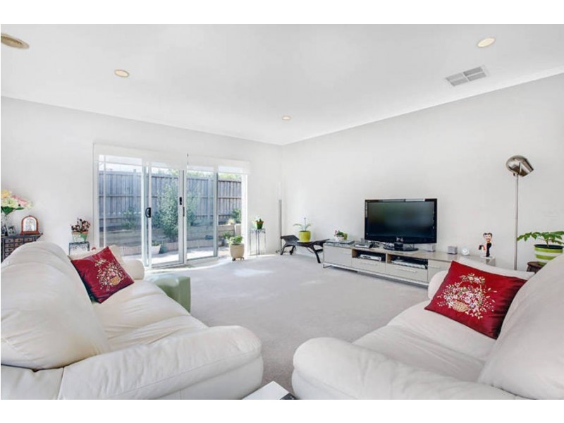 25 Cranwell Square, Caroline Springs VIC 3023