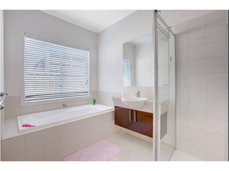 25 Cranwell Square, Caroline Springs VIC 3023