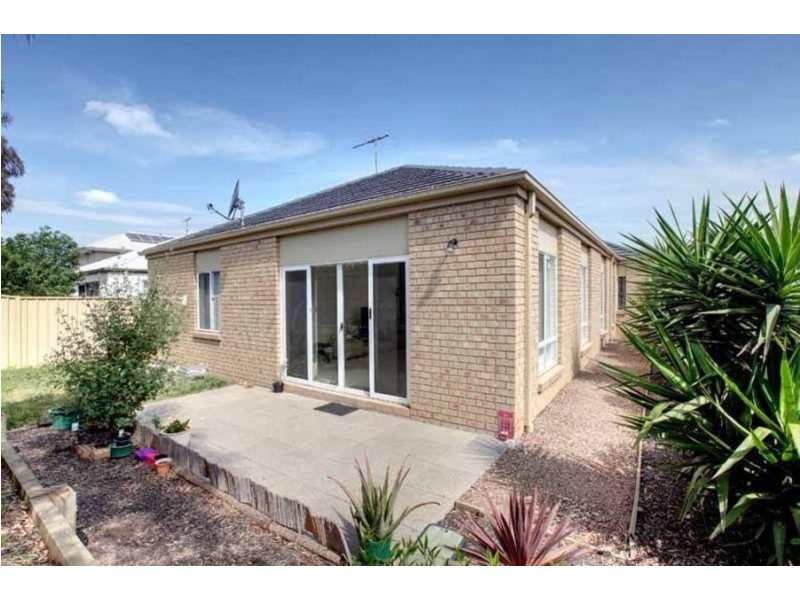 25 Cranwell Square, Caroline Springs VIC 3023