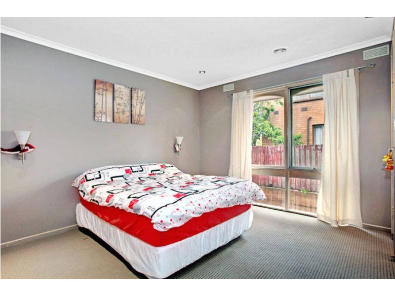 8 Revell Crescent, St Albans VIC 3021