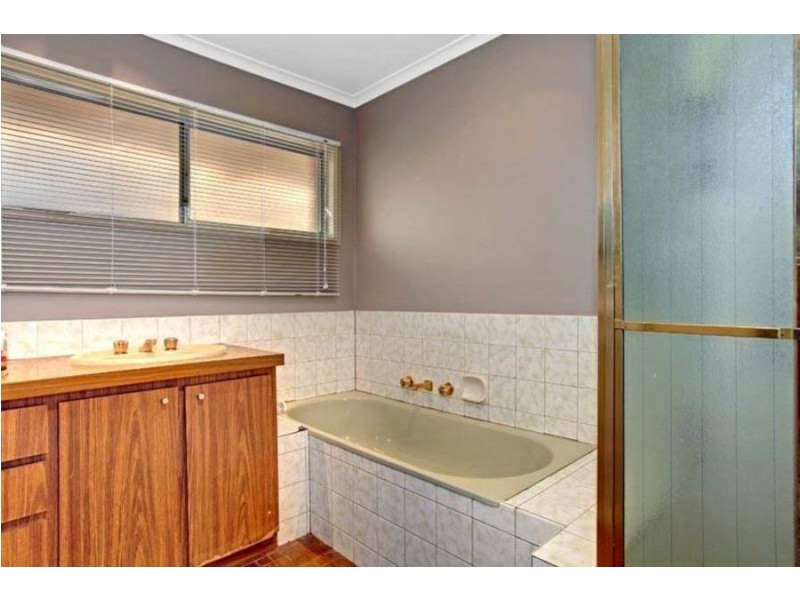 8 Revell Crescent, St Albans VIC 3021