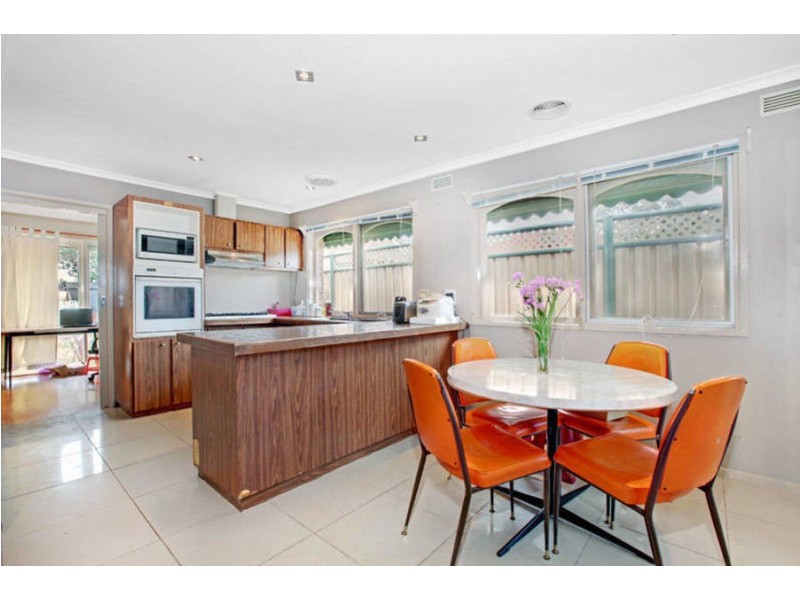 8 Revell Crescent, St Albans VIC 3021