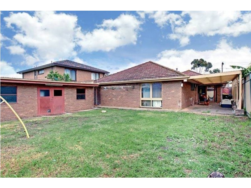 8 Revell Crescent, St Albans VIC 3021