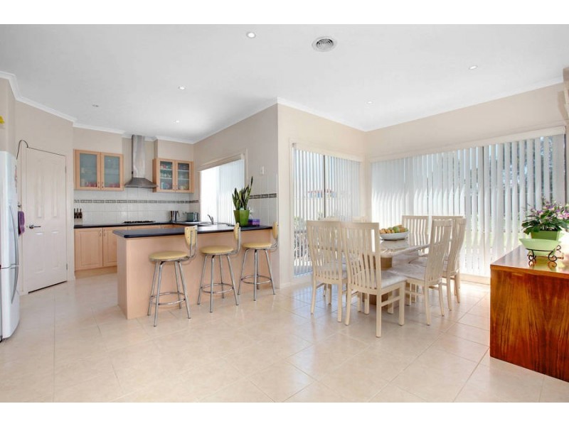 9 Millstream Way, Caroline Springs VIC 3023