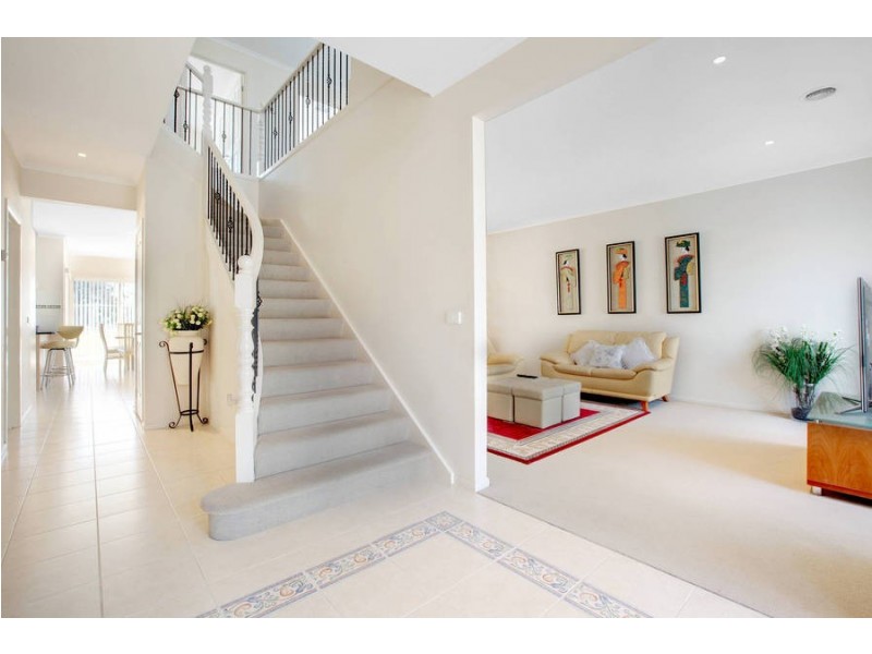 9 Millstream Way, Caroline Springs VIC 3023