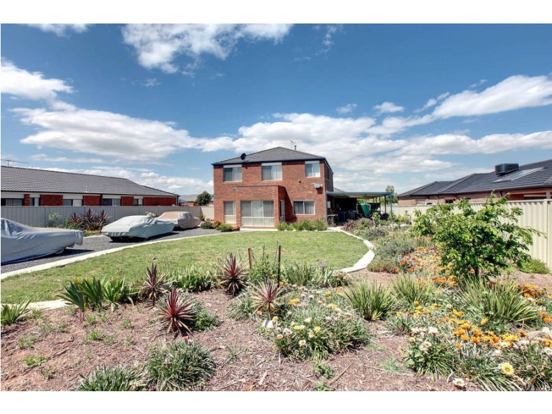 9 Millstream Way, Caroline Springs VIC 3023