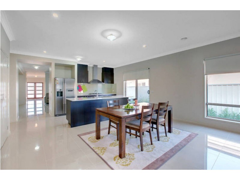 26 Ridgegreen View, Caroline Springs VIC 3023