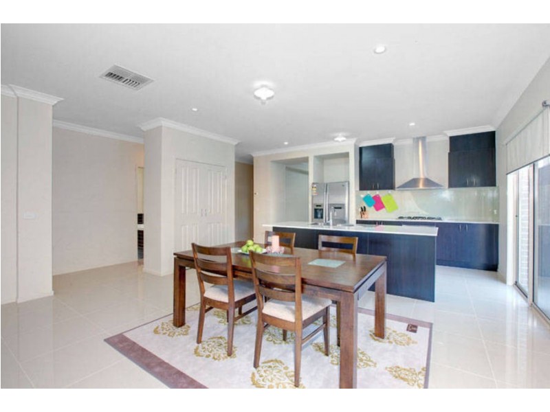 26 Ridgegreen View, Caroline Springs VIC 3023