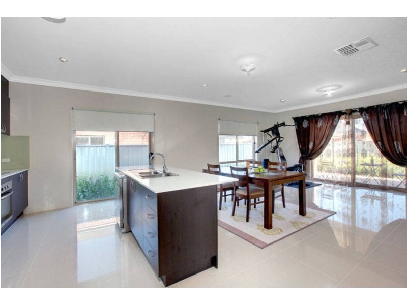 26 Ridgegreen View, Caroline Springs VIC 3023