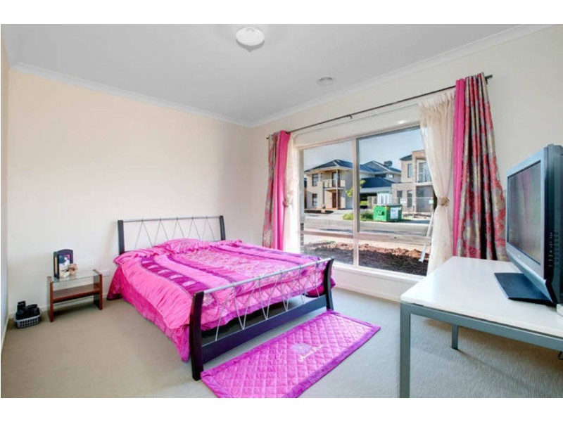 26 Ridgegreen View, Caroline Springs VIC 3023