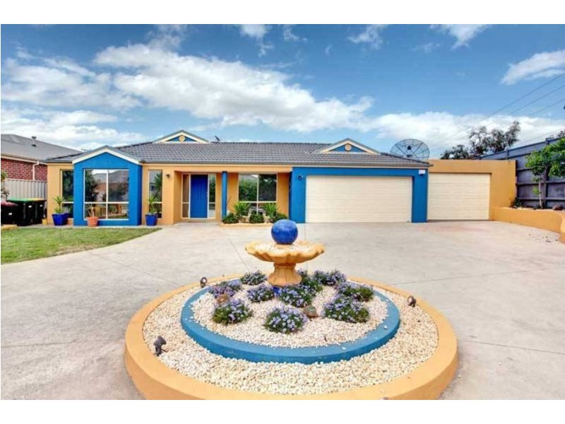 4 Cathedral Mews, Caroline Springs VIC 3023