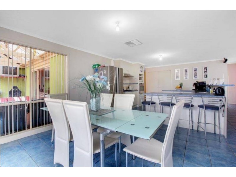 4 Cathedral Mews, Caroline Springs VIC 3023