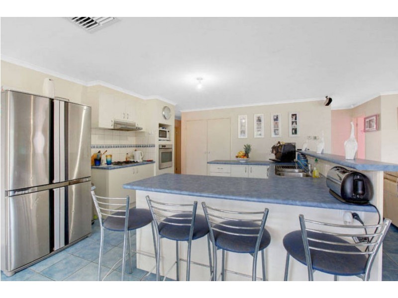 4 Cathedral Mews, Caroline Springs VIC 3023