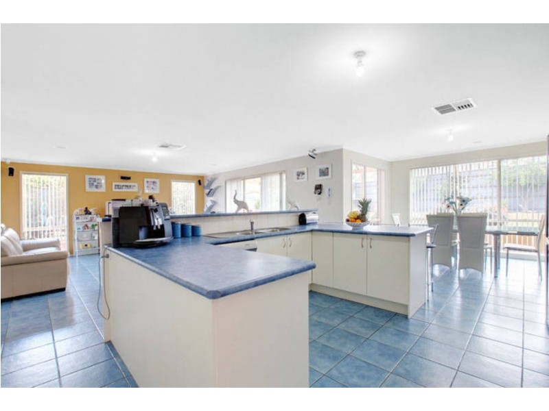 4 Cathedral Mews, Caroline Springs VIC 3023
