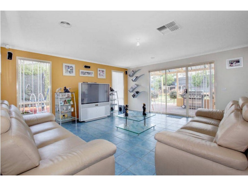 4 Cathedral Mews, Caroline Springs VIC 3023
