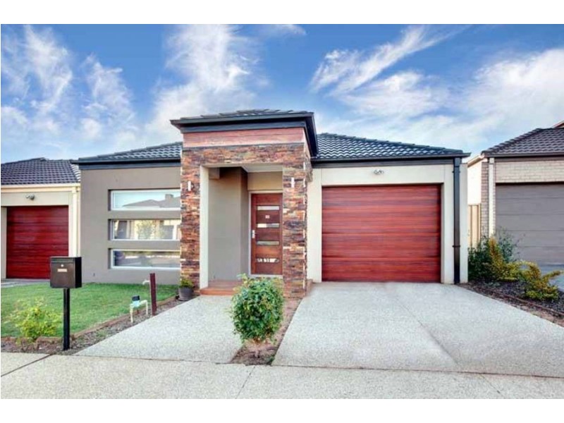 32 The Broadway, Caroline Springs VIC 3023