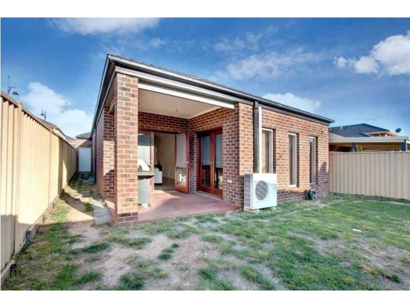 32 The Broadway, Caroline Springs VIC 3023