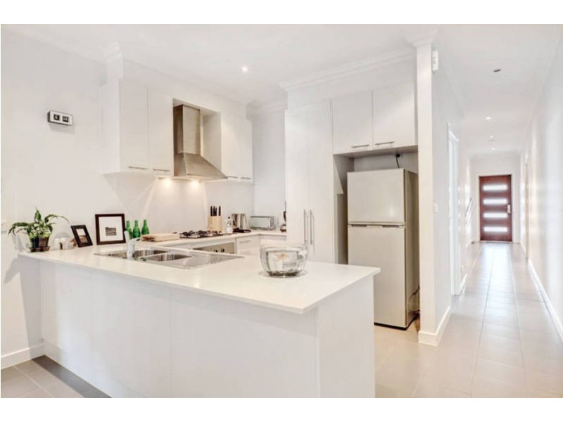 32 The Broadway, Caroline Springs VIC 3023