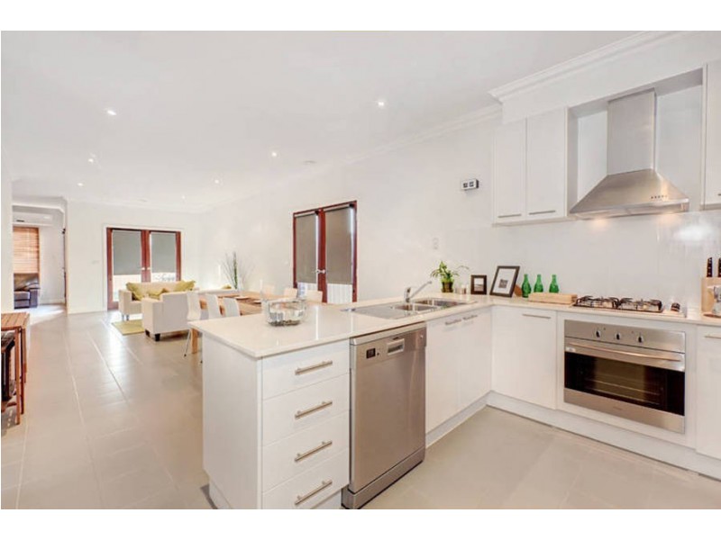 32 The Broadway, Caroline Springs VIC 3023