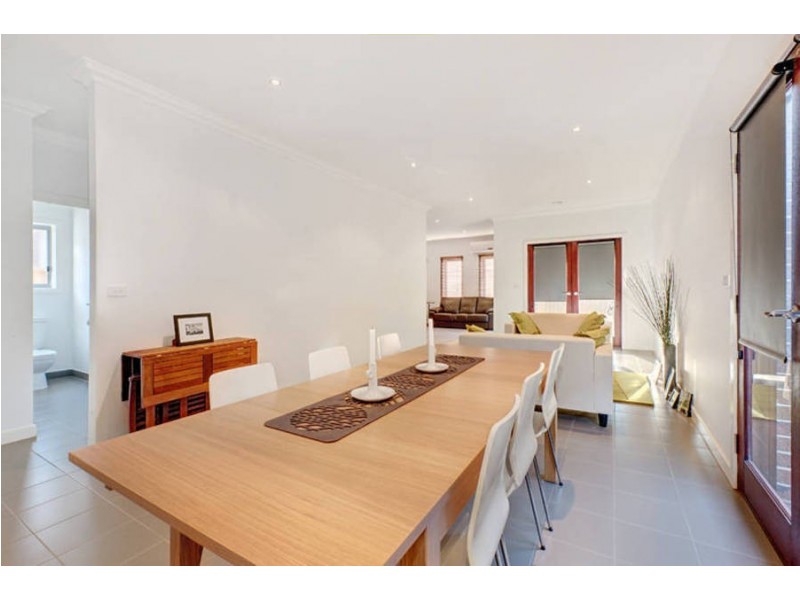 32 The Broadway, Caroline Springs VIC 3023