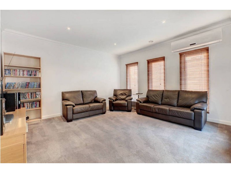 32 The Broadway, Caroline Springs VIC 3023