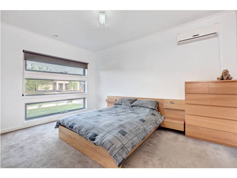 32 The Broadway, Caroline Springs VIC 3023