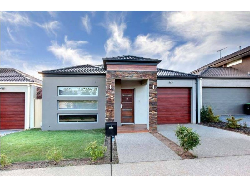 32 The Broadway, Caroline Springs VIC 3023