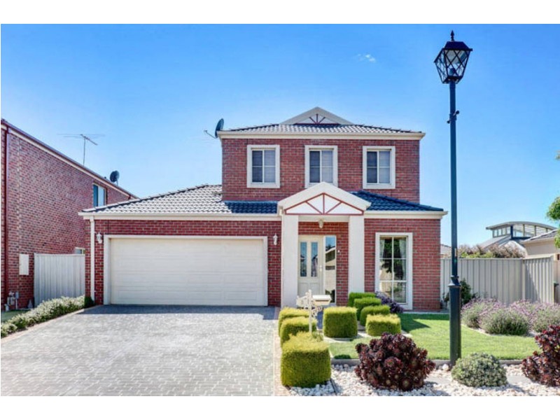 3 Colac Place, Caroline Springs VIC 3023
