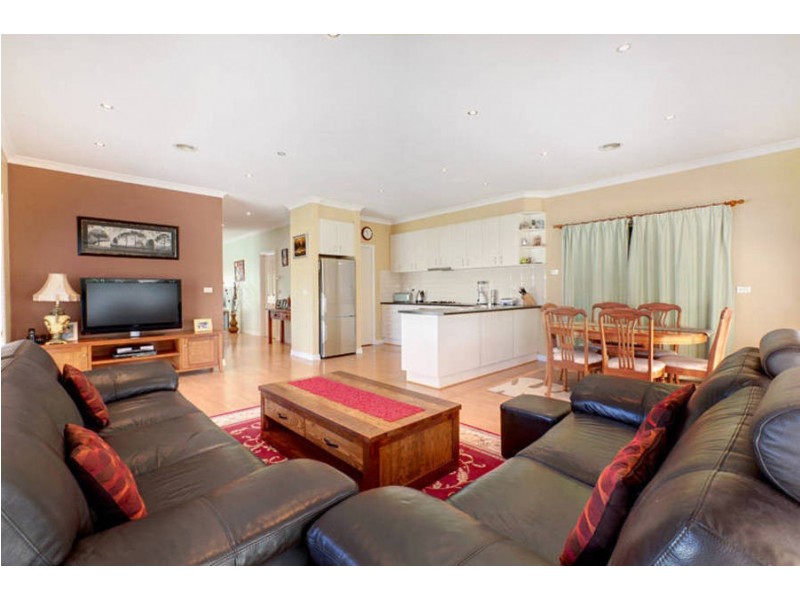 3 Colac Place, Caroline Springs VIC 3023