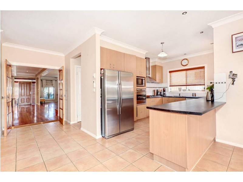 85 Springlake Avenue, Caroline Springs VIC 3023