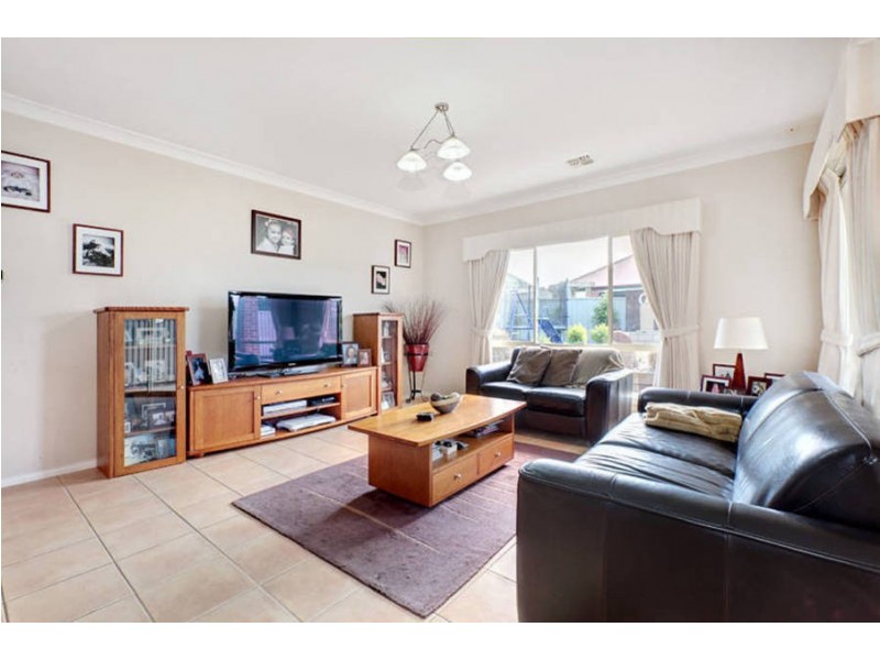 85 Springlake Avenue, Caroline Springs VIC 3023