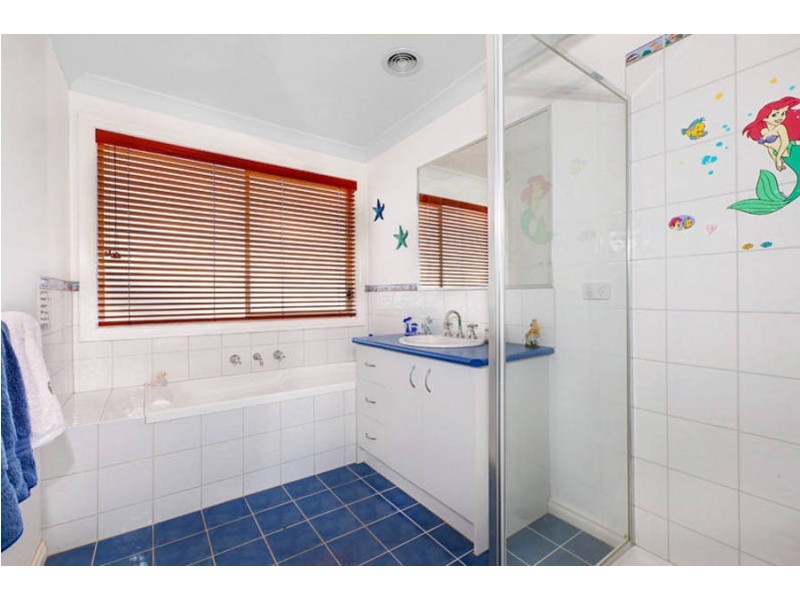 85 Springlake Avenue, Caroline Springs VIC 3023