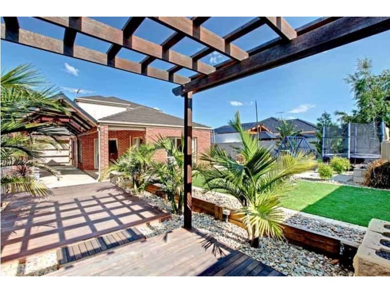 85 Springlake Avenue, Caroline Springs VIC 3023