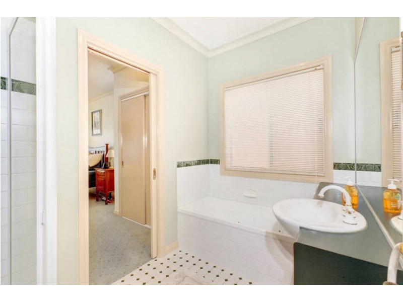 4 Springfield Close, Caroline Springs VIC 3023