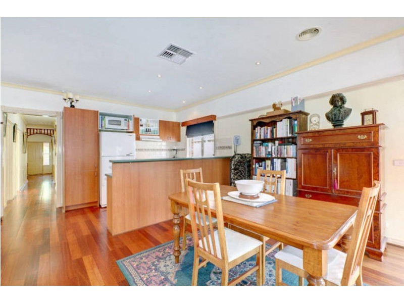 4 Springfield Close, Caroline Springs VIC 3023