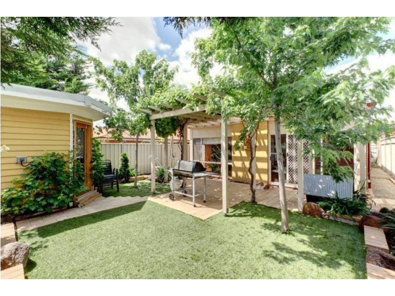 4 Springfield Close, Caroline Springs VIC 3023
