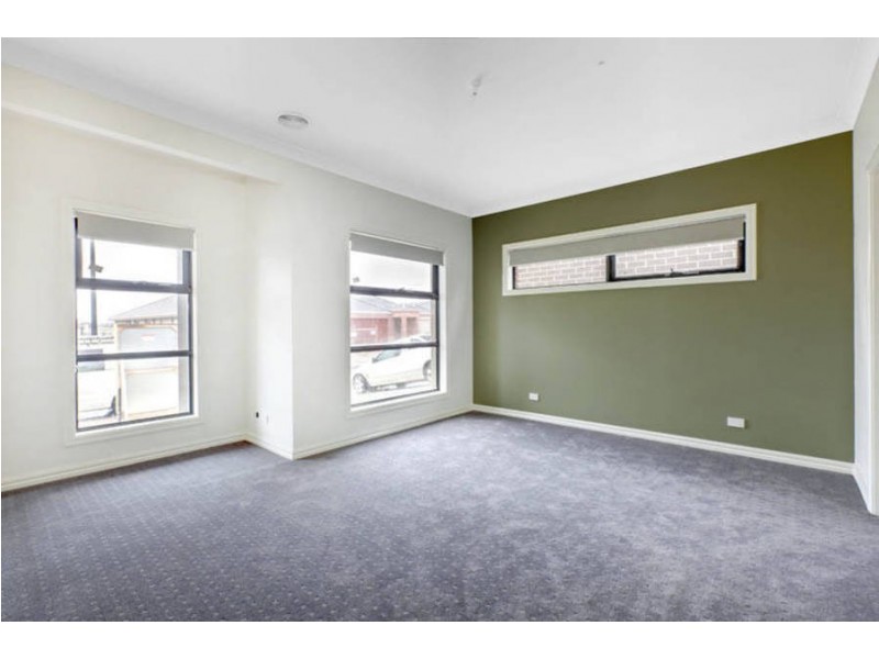 43 Daly Cct, Caroline Springs VIC 3023