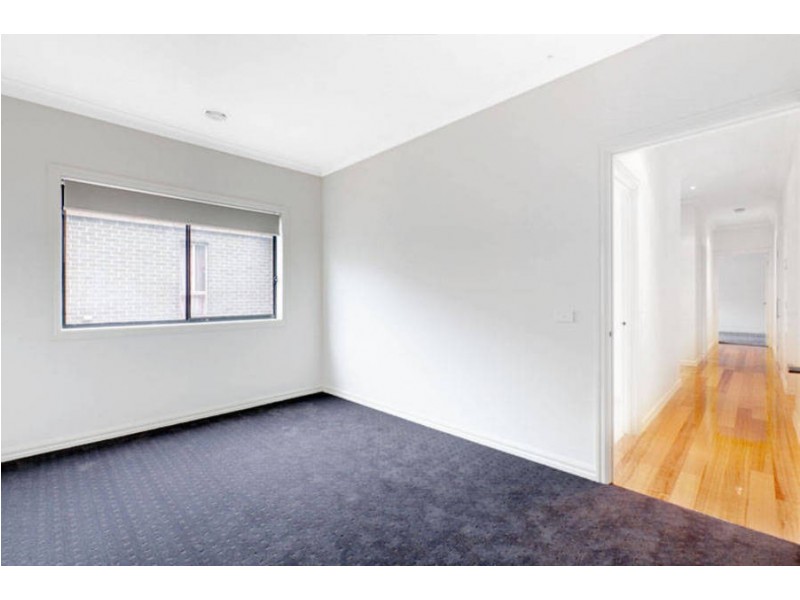 43 Daly Cct, Caroline Springs VIC 3023