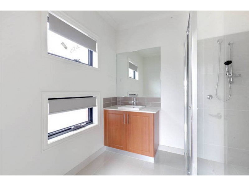 43 Daly Cct, Caroline Springs VIC 3023