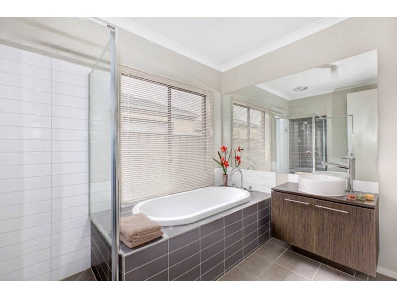 21 Redbox Crescent, Burnside Heights VIC 3023